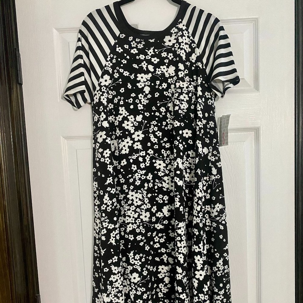 NWT Lularoe Carly - S